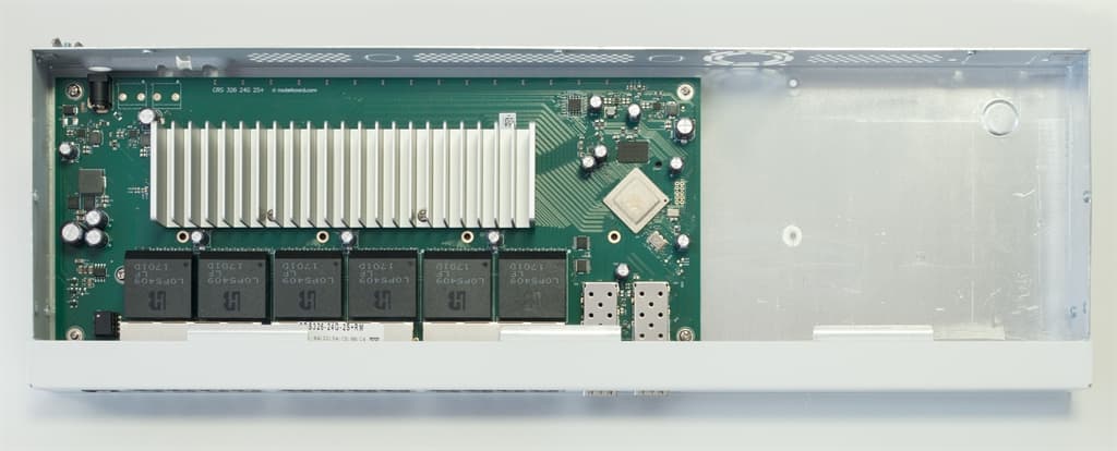 MikroTik CRS326-24G-2S+RM 24-портовий керований L2